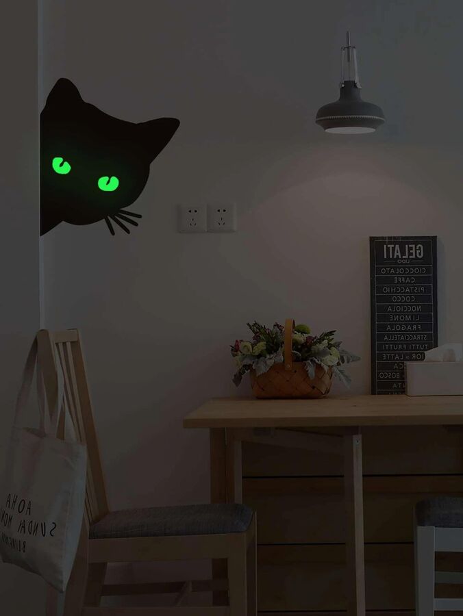 Светящаяся наклейка на стену с рисунком кошки