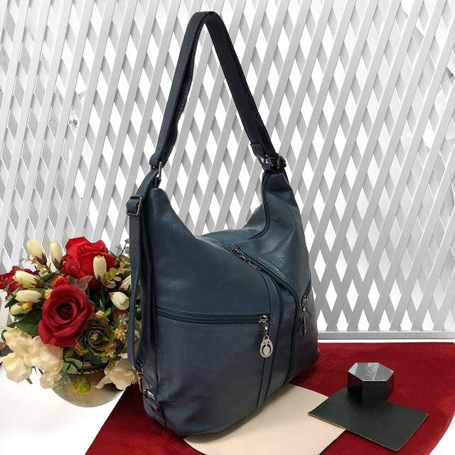 Функциональная сумка-рюкзак Karmen из качественной матовой эко-кожи дымчато-голубого цвета.