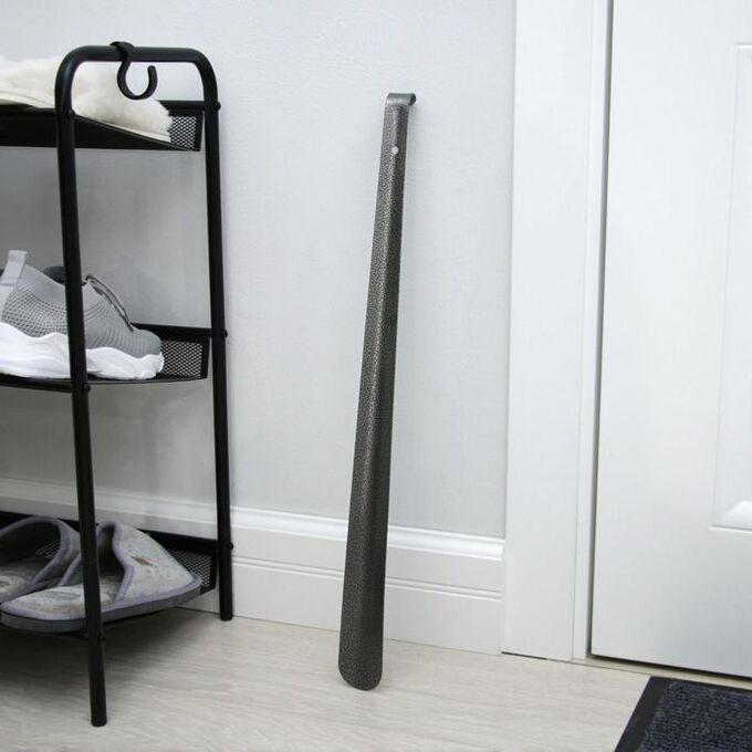 Ложка-рожок для обуви с крючком, 58х4 см, металл, цвет черный