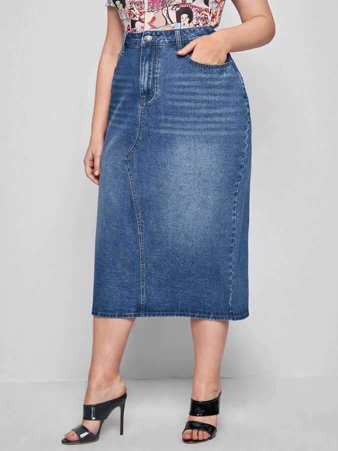 Прямая джинсовая юбка размера плюс с разрезом сзади
