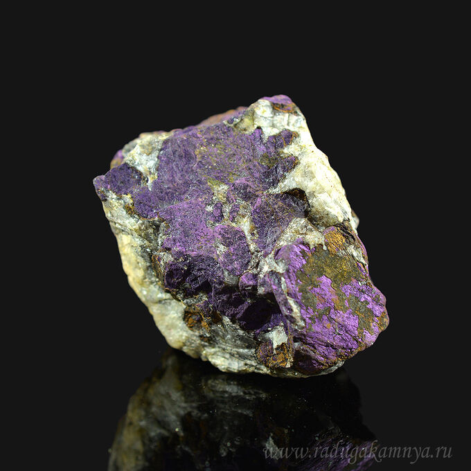 Минерал, Пурпурит 73*61*46мм, 269гр.