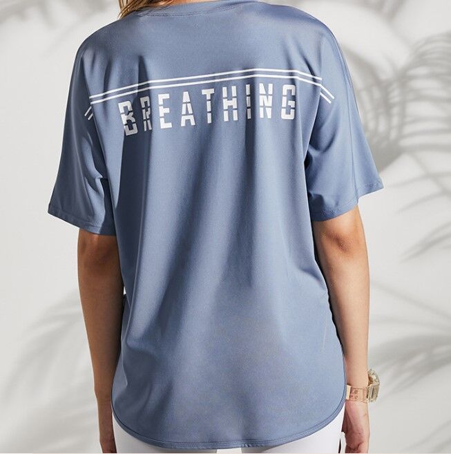 Женская спортивная футболка, надпись на спине &quot;Breathing&quot;, цвет синий