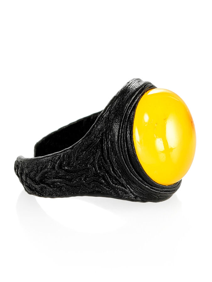 amberholl Стильный перстень из натуральной кожи с круглой вставкой из балтийского медового янтаря «Нефертити»