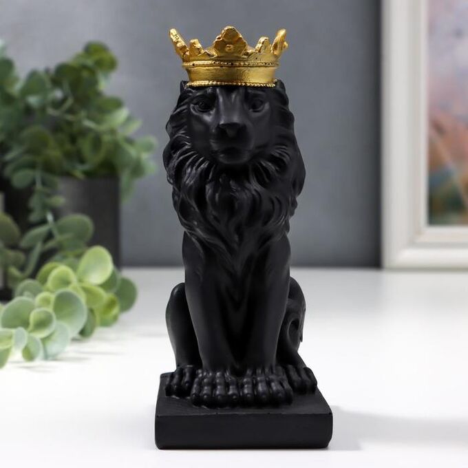 Сувенир полистоун &quot;Чёрный лев в золотой короне&quot; 13,8х5,8х8 см