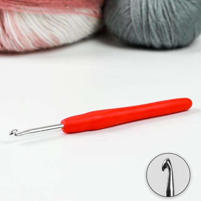 СИМА-ЛЕНД Крючок для вязания, с силиконовой ручкой, d = 4,5 мм, 14 см, цвет красный