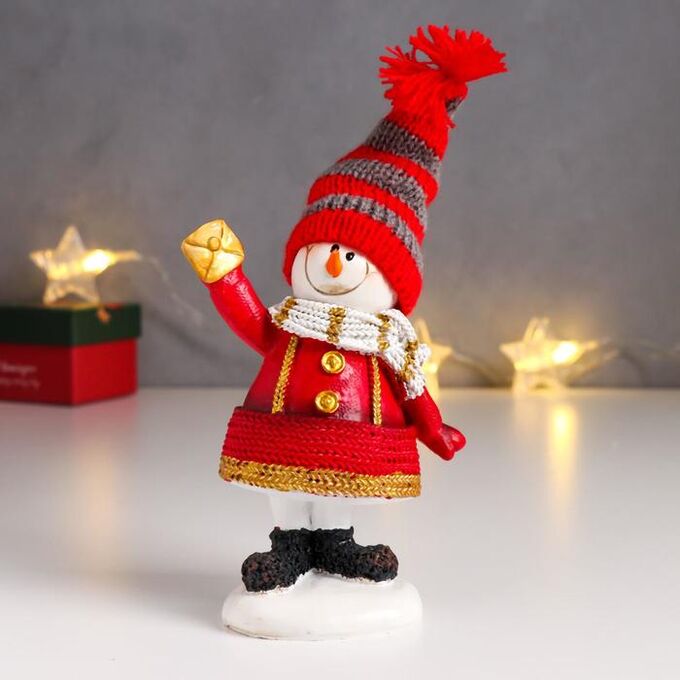 Сувенир полистоун &quot;Снеговик в красной шубе, полосатом колпаке и шарфике&quot; 14х10,5х5 см