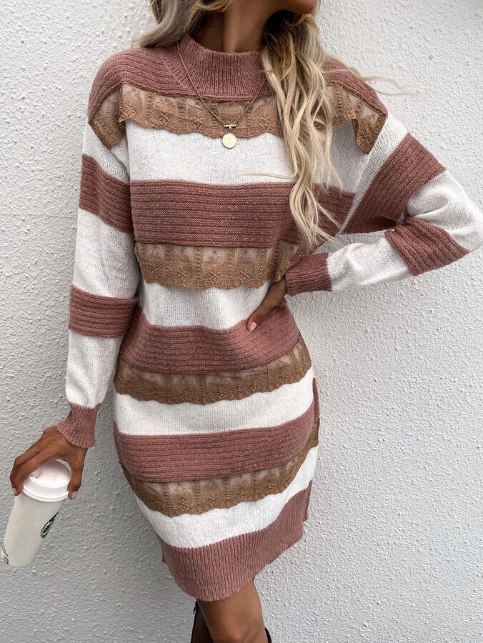 Платье-свитер контрастный с кружевной отделкой