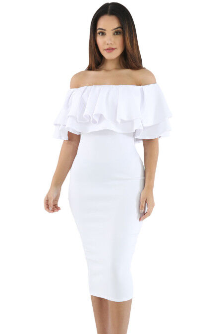 Белое бандажное платье с открытыми плечами и воланами