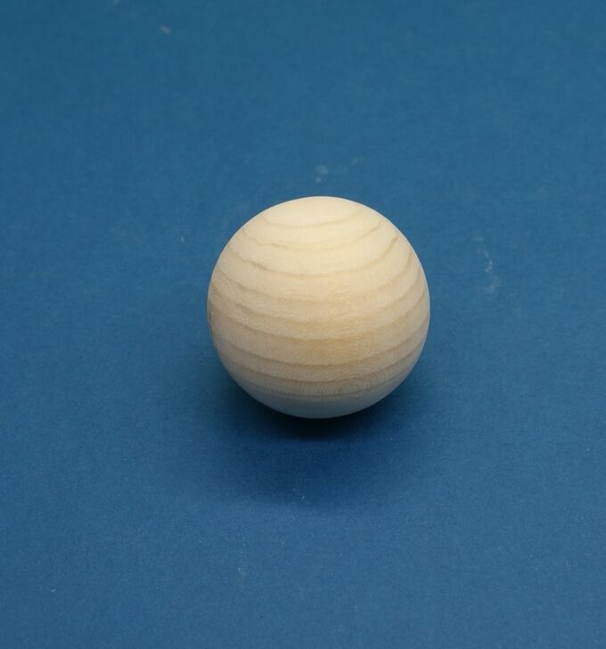 Деревянный шарик. Большой деревянный шар. Деревянный лакированный шар. Деревянные шарики для декора. Деревянный мяч.