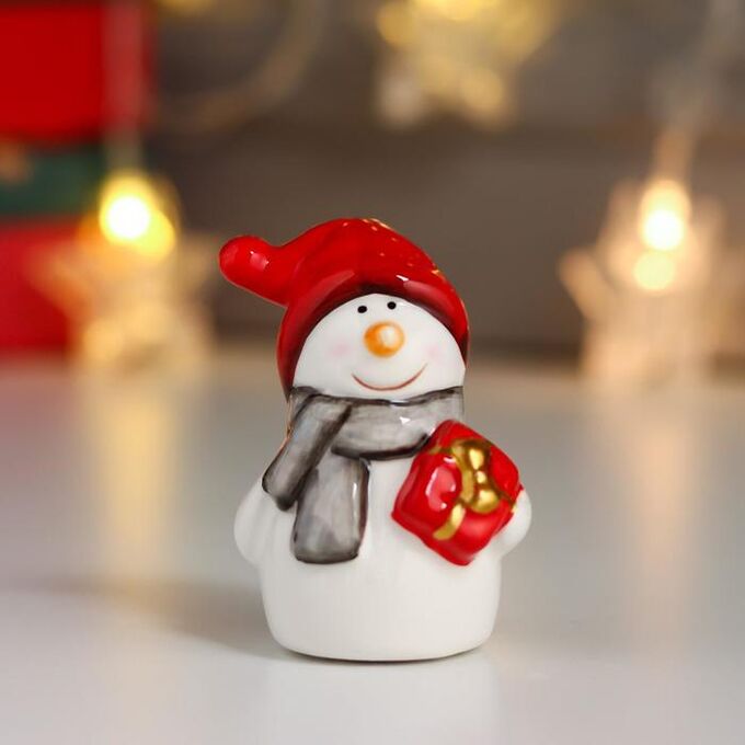 Сувенир керамика &quot;Снеговик, серый шарф и колпак, подарок&quot; 7х4х5 см