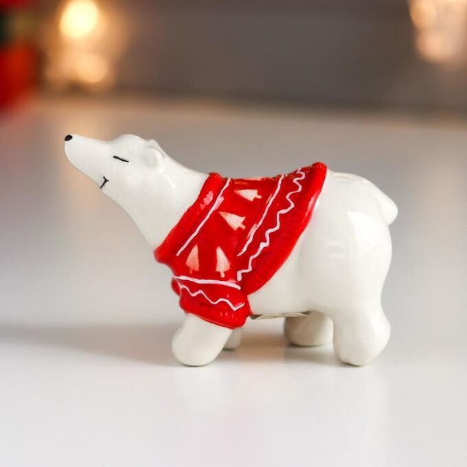 Сувенир керамика &quot;Белый мишка, в красном свитере с узорами&quot; 7,1х4,6х10,5 см