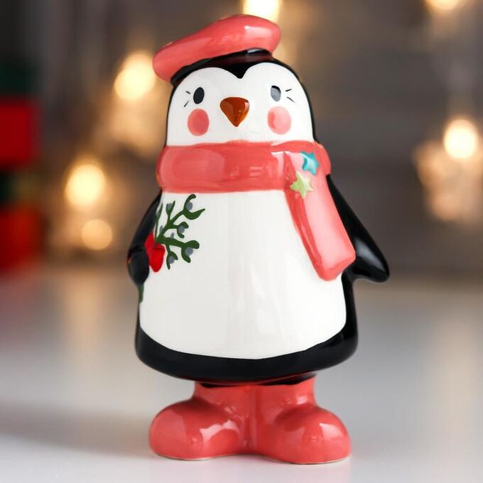 Сувенир керамика &quot;Пингвинчик в розовом берете и шарфе, с зимней веточкой&quot; 13,6х6,8х8,1 см