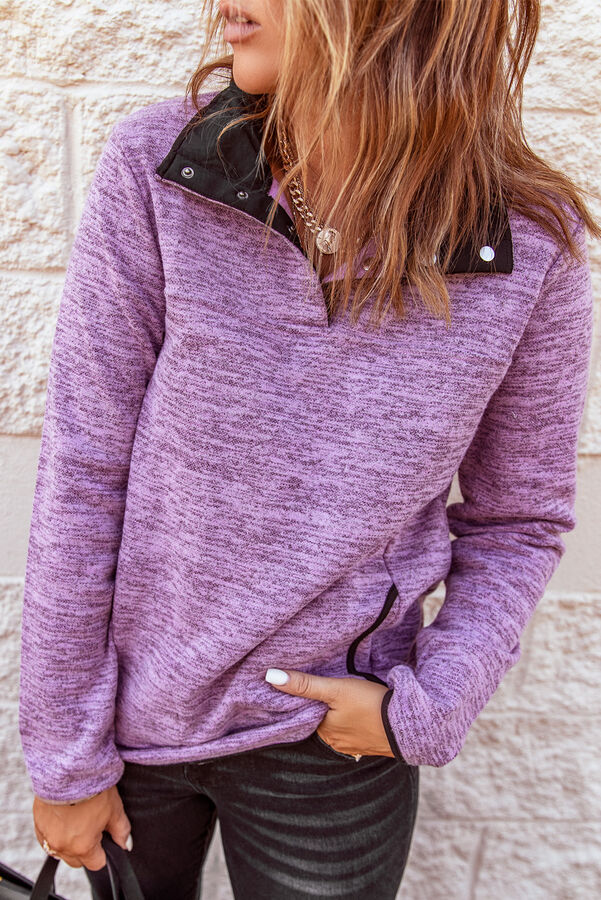 Сиреневый свитшот-пуловер с отложным воротником на кнопках и карманами