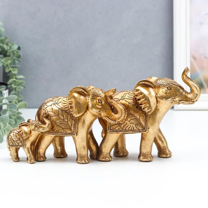 СИМА-ЛЕНД Сувенир полистоун &quot;Семья слонов с пальмовыми листьями на попоне&quot; золотой 14,5х8,5х30,5 см