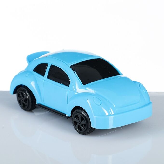 Пластиковый автомобиль