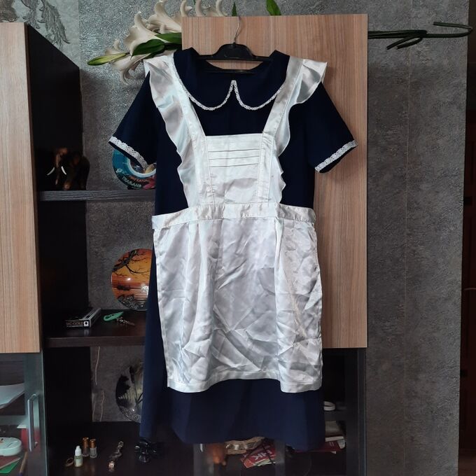Школьное платье и 2 фартука в Хабаровске