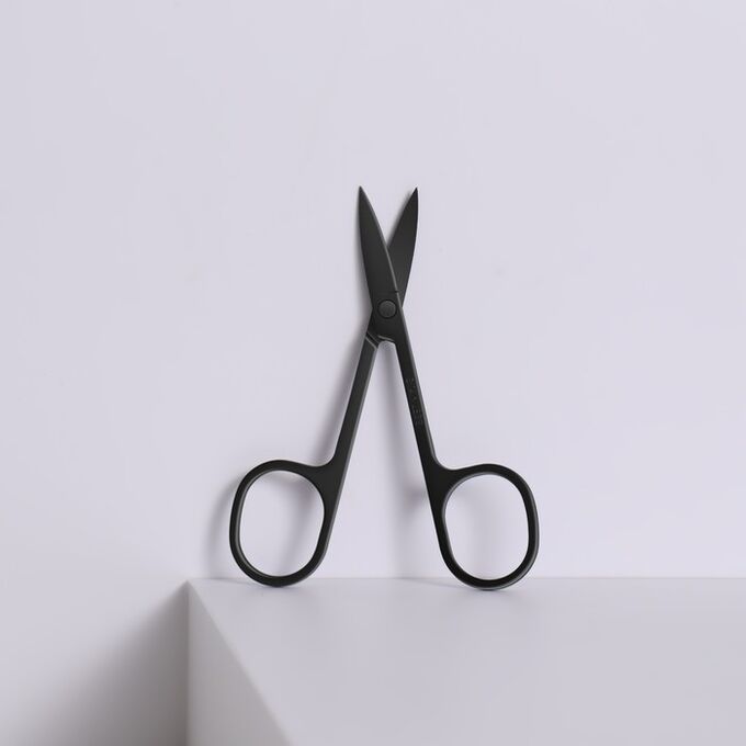 Ножницы маникюрные «GRL PWR», загнутые, узкие, 9,4 см, цвет чёрный