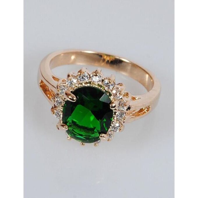 Кольцо с зелёным фианитом &quot;Овал в цирконах&quot;, позолота с родированием , размер 16