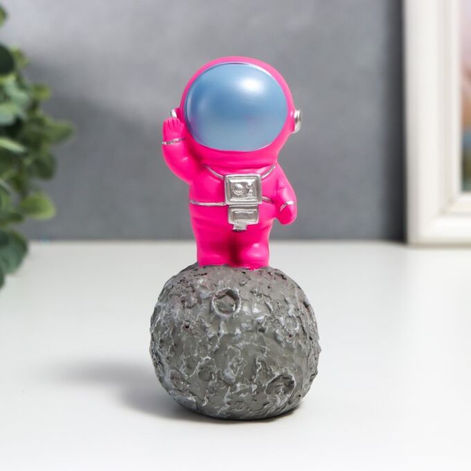 Дарим красиво Сувенир полистоун &quot;Астронавт на астероиде&quot; ярко-розовый 12х6,5х6,5 см