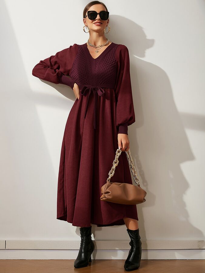 Вязаное платье-свитер с рукавами-фонариками с поясом