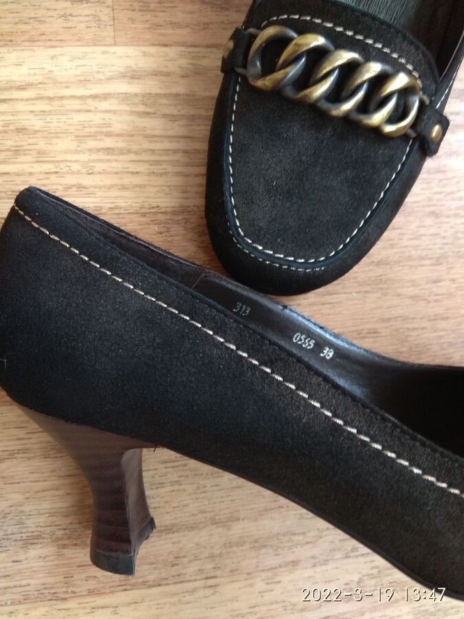 Туфли нубук, черные с деликатным золотистым напылением во Владивостоке