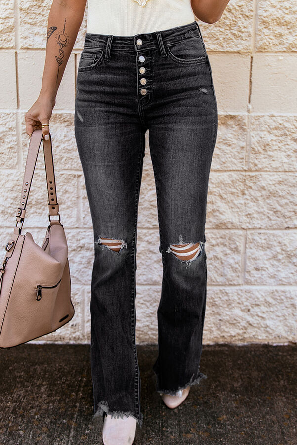 Черные джинсы-клеш с разрезами на коленях