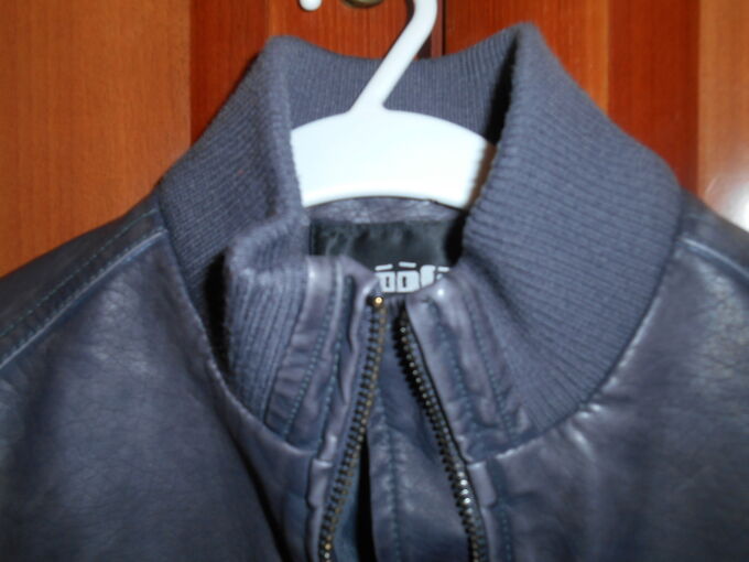 Новая кожаная куртка Acoola р.104 во Владивостоке