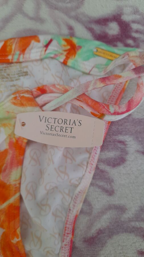 Новые плавочки (низ купальника) Victoria`s Secret (оригинал), размер XS в Хабаровске