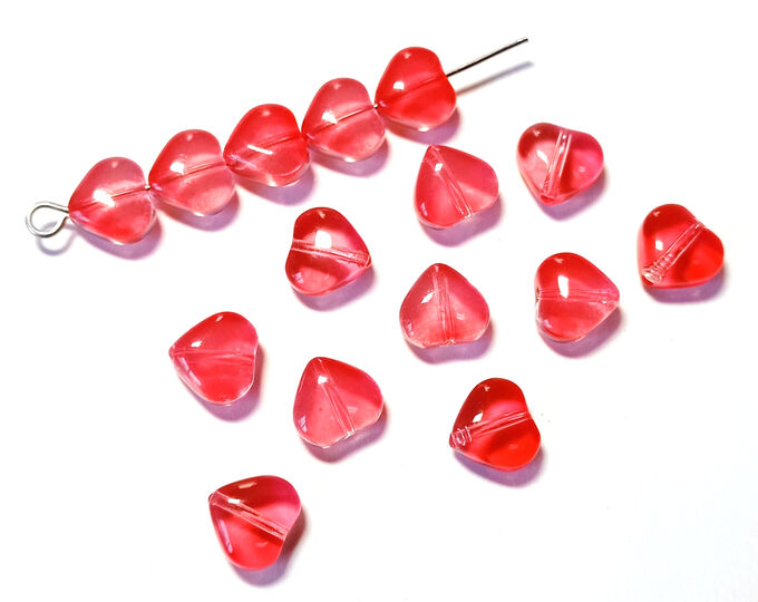 Бусины стеклянные Сердечки красные 7,5х8х4,5 мм. Цена за 1 шт.