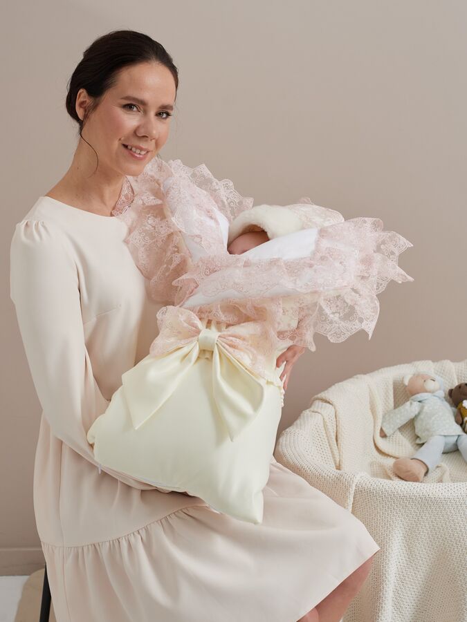 Luxury Baby Зимний Конверт-одеяло на выписку &quot;Милан&quot; (молочный с розовым кружевом)