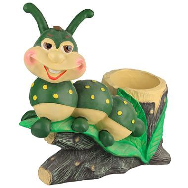 фигурка гусеницы для сада. личинки жука скосаря. гусеницы в цветочном горшке. личинки жука в компосте. гусеница белокрылки.