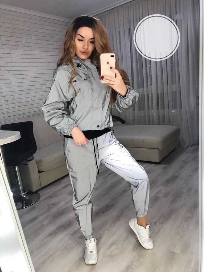 Светоотражающий спортивный костюм