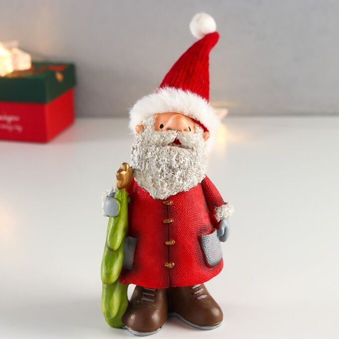 Сувенир полистоун &quot;Дед Мороз в красном, с кудрявой бородой с ёлочкой&quot; 15х6х8 см