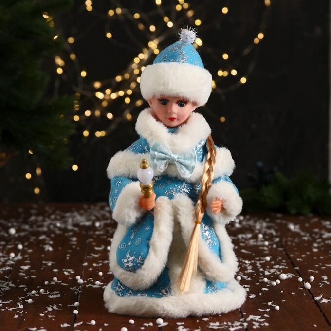 Зимнее волшебство Снегурочка &quot;Пушистой шубке с бантом и фонариком&quot; 30 см, двигается, голубой