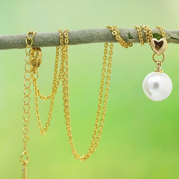 Занавески из стеклянных бусин. Стеклянные бусы. Украшение люстры. Шторы из бусин в интерьере. Стеклянная бусина прозрачная.