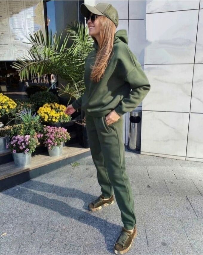 Зелёный спортивный костюм женский на флисе