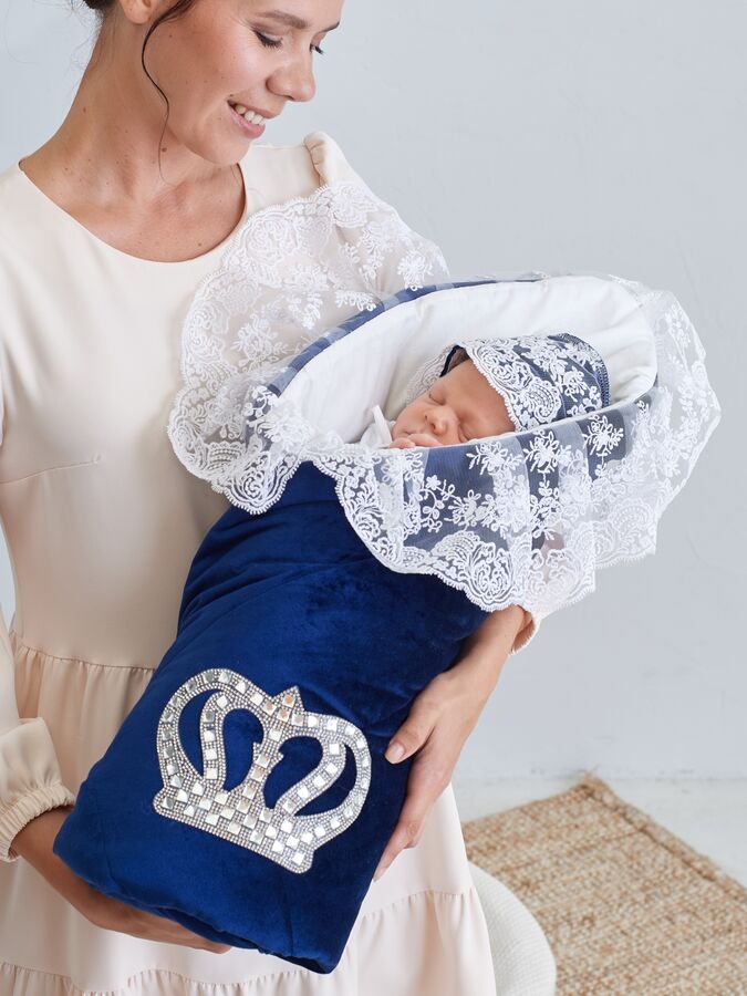 Luxury Baby Конверт-одеяло на выписку &quot;Императорский&quot; (темно-синий с молочным кружевом и большой короной на липучке)
