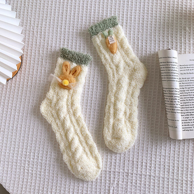 Носки женские утепленные с объемным дизайном &quot;Кролик и морковка&quot;, цвет молочный