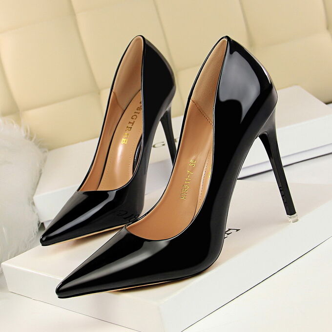 Классические черные туфли женские