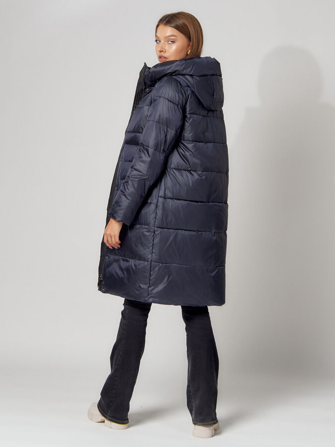 Пальто утепленное с капюшоном зимнее женское  темно-синего цвета 442186TS