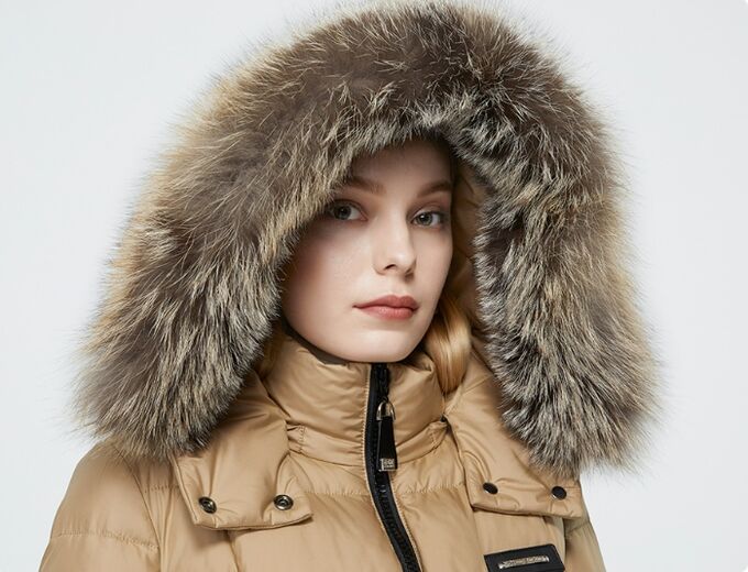 Женское зимнее пальто с поясом и съемным капюшоном с натуральным мехом, цвет кэмал