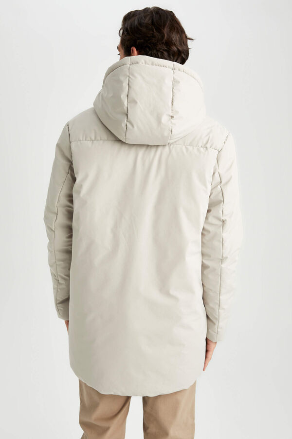 Пальто из искусственного меха с капюшоном стандартного кроя