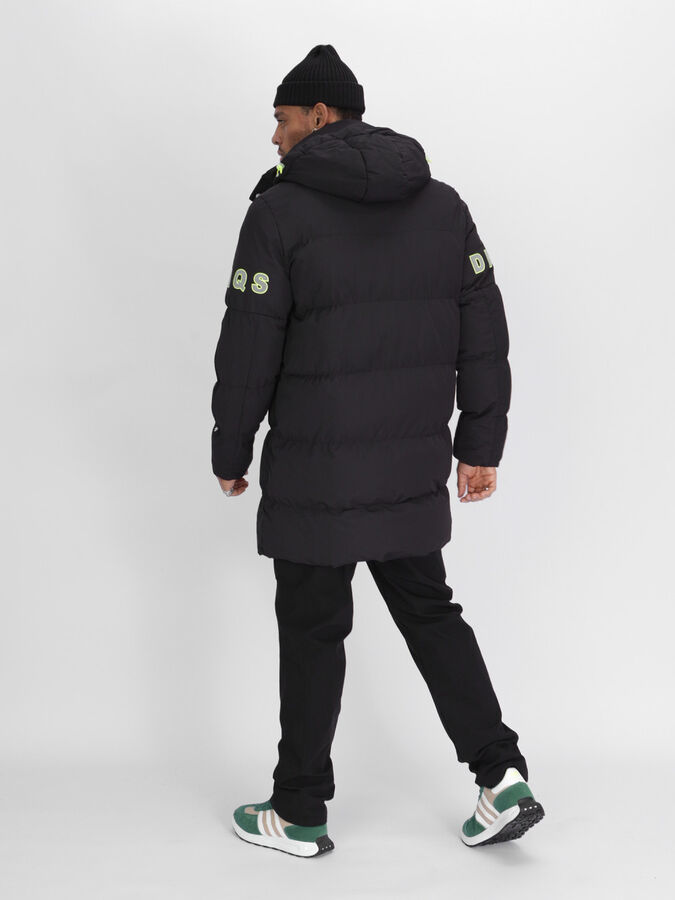 Спортивная молодежная куртка удлиненная мужская черного цвета 90006Ch