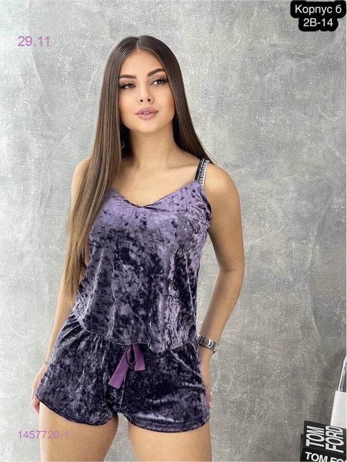 Костюм из велюра с шортами