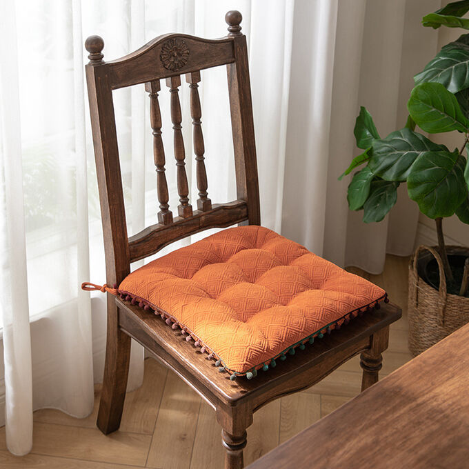 Подушка на стул бархатная, цвет оранжевый
