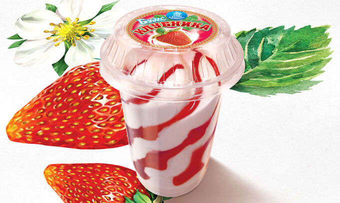 клубника в вазе. клубничный стаканчик. клубничное мороженое в стаканчике. мороженое в стаканчике клубника. желе в стаканчиках с фруктами.